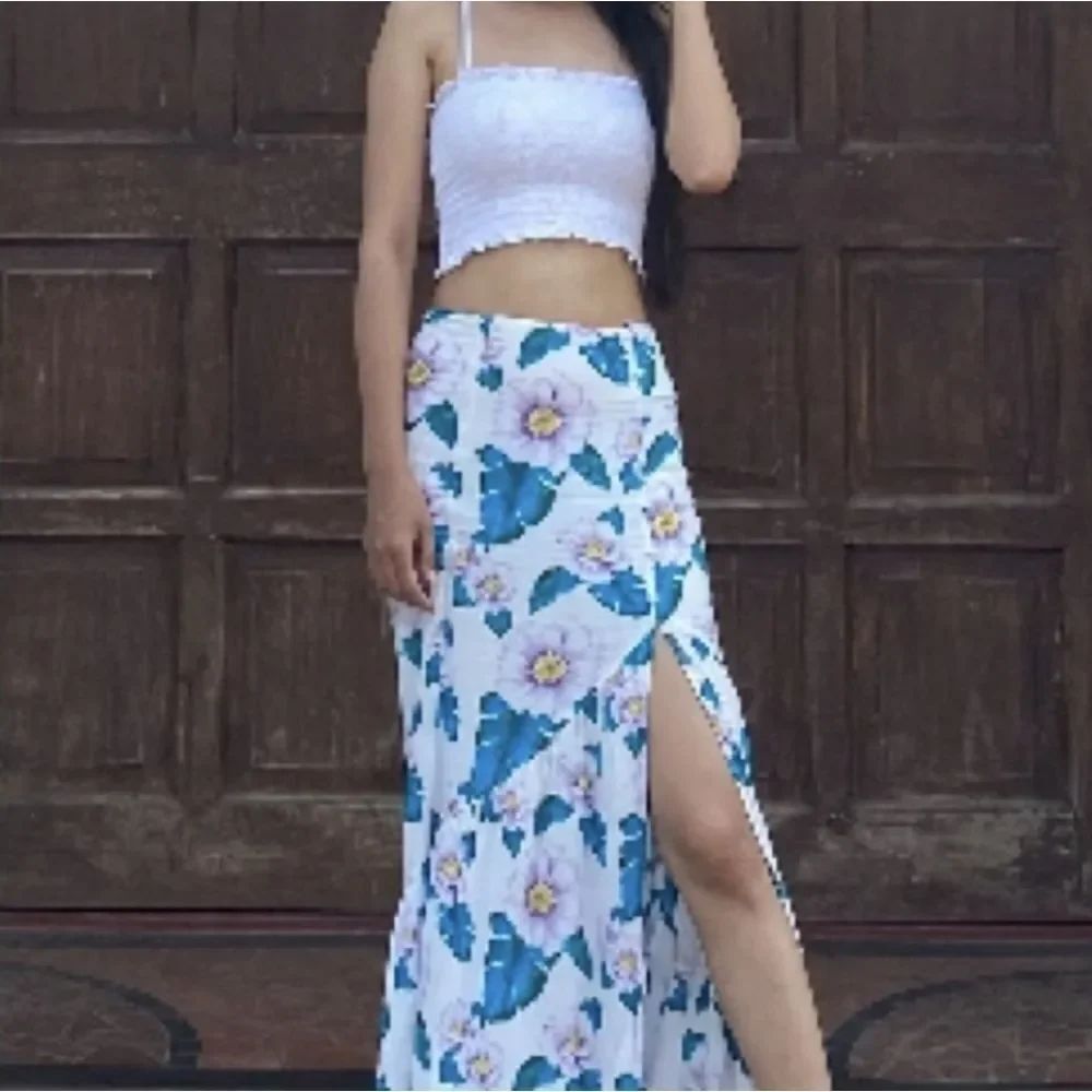 🔹️NWT Forever 21 Ivory & Teal Floral Print Maxi Skirt Medium - Picture 4 of 12